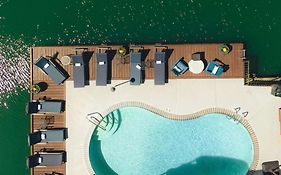 Lakeshore Inn